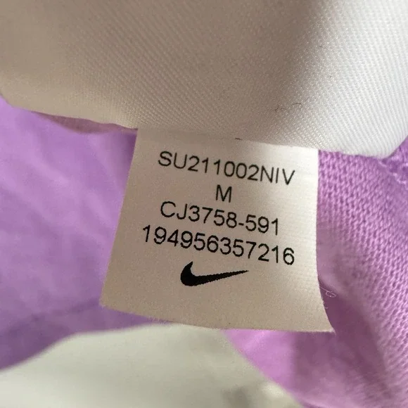 Nike T Shirt Women Medium Purple Cropped Sportswear Jersey Top Crewneck Swoosh - Picture 7 of 7